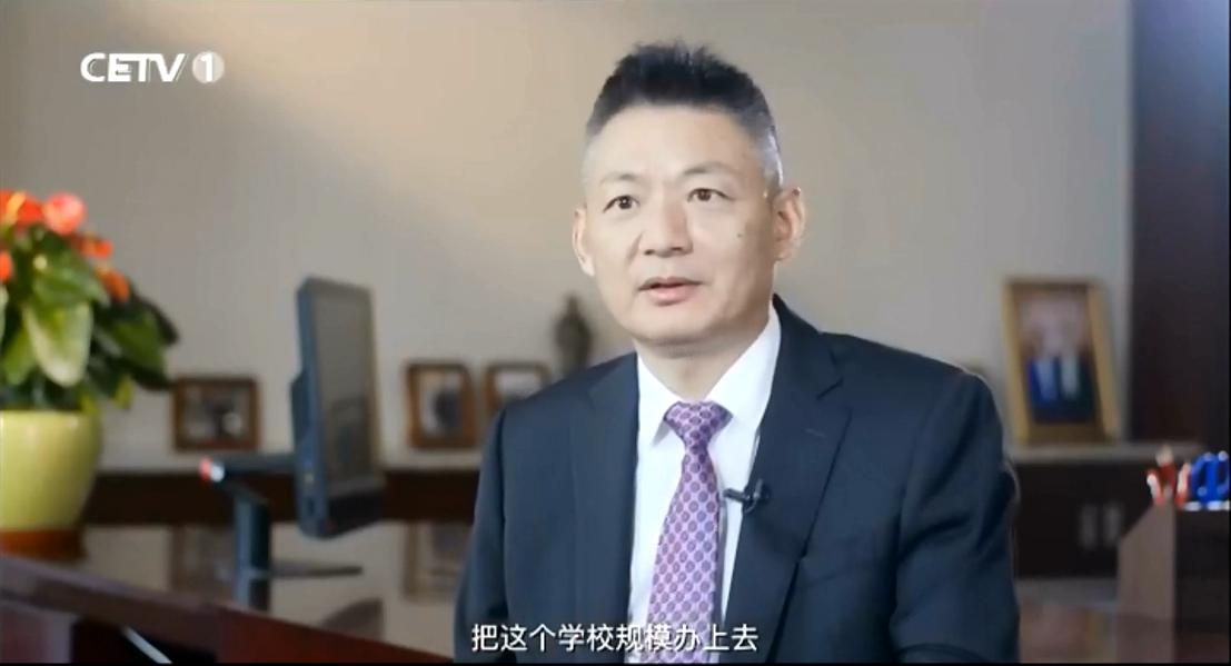 新华集团董事长吴伟_南宁轨道交通集团吴伟