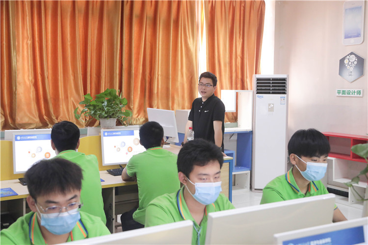 优秀学子回母校 为学弟学妹送上“压箱底”学习经和创业经