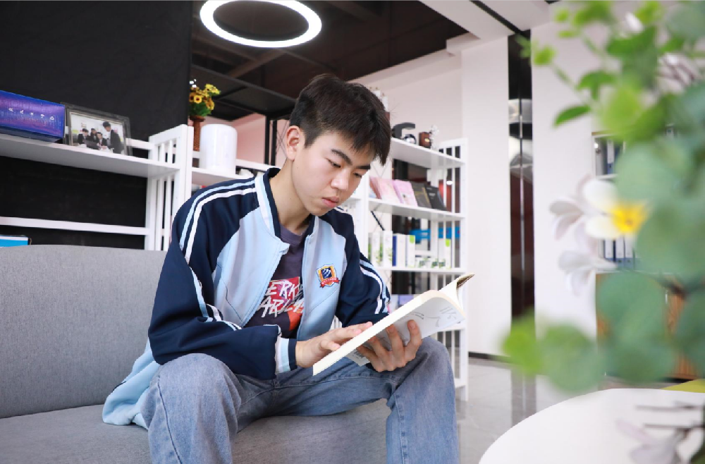 新生采访——展望未来，相信依旧灿烂