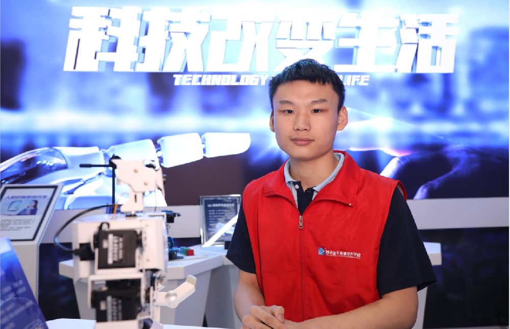 榜样力量：新华学子晋级德国柏林国际数字化人才创新技能大赛总决赛