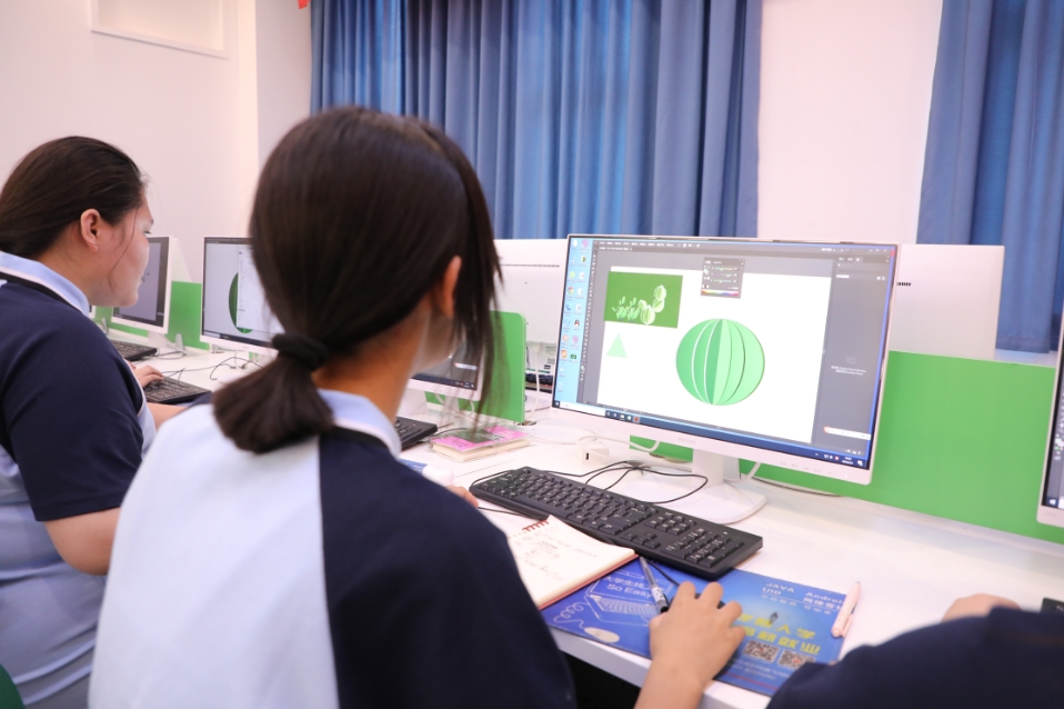 陕西新华电脑学校秋季首批学员7月1日正式开课