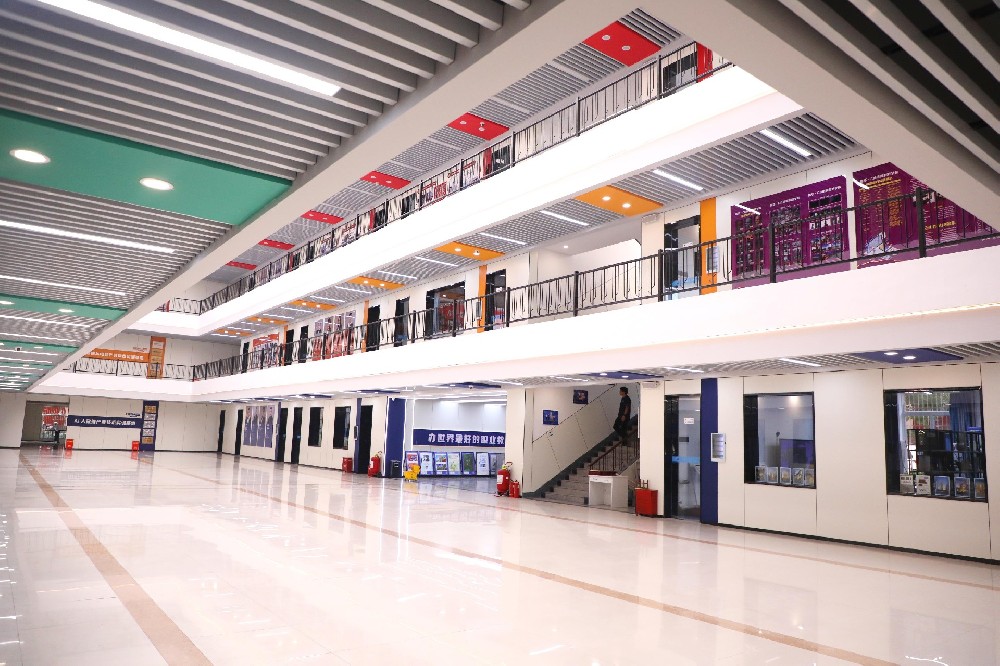 2025年学什么技术好：聚焦计算机类技术，为何陕西新华电脑学校成为优选？