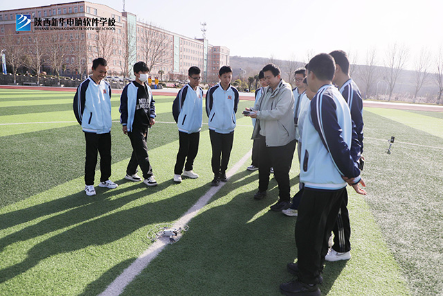 陕西新华无人机体验课燃爆校园
