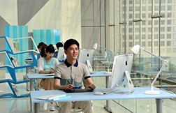 选择比努力更为重要 学IT到陕西新华才靠谱