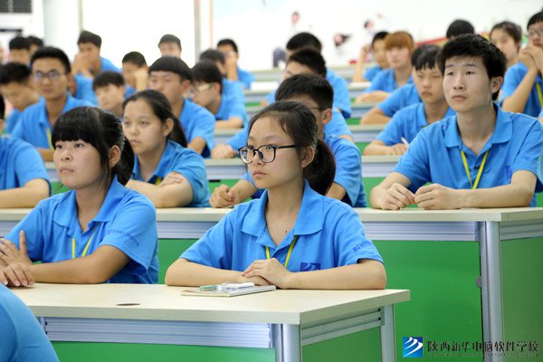 名企大咖进校园-校企合作，共赢未来