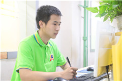 大学转校来新华  学技术改变未来