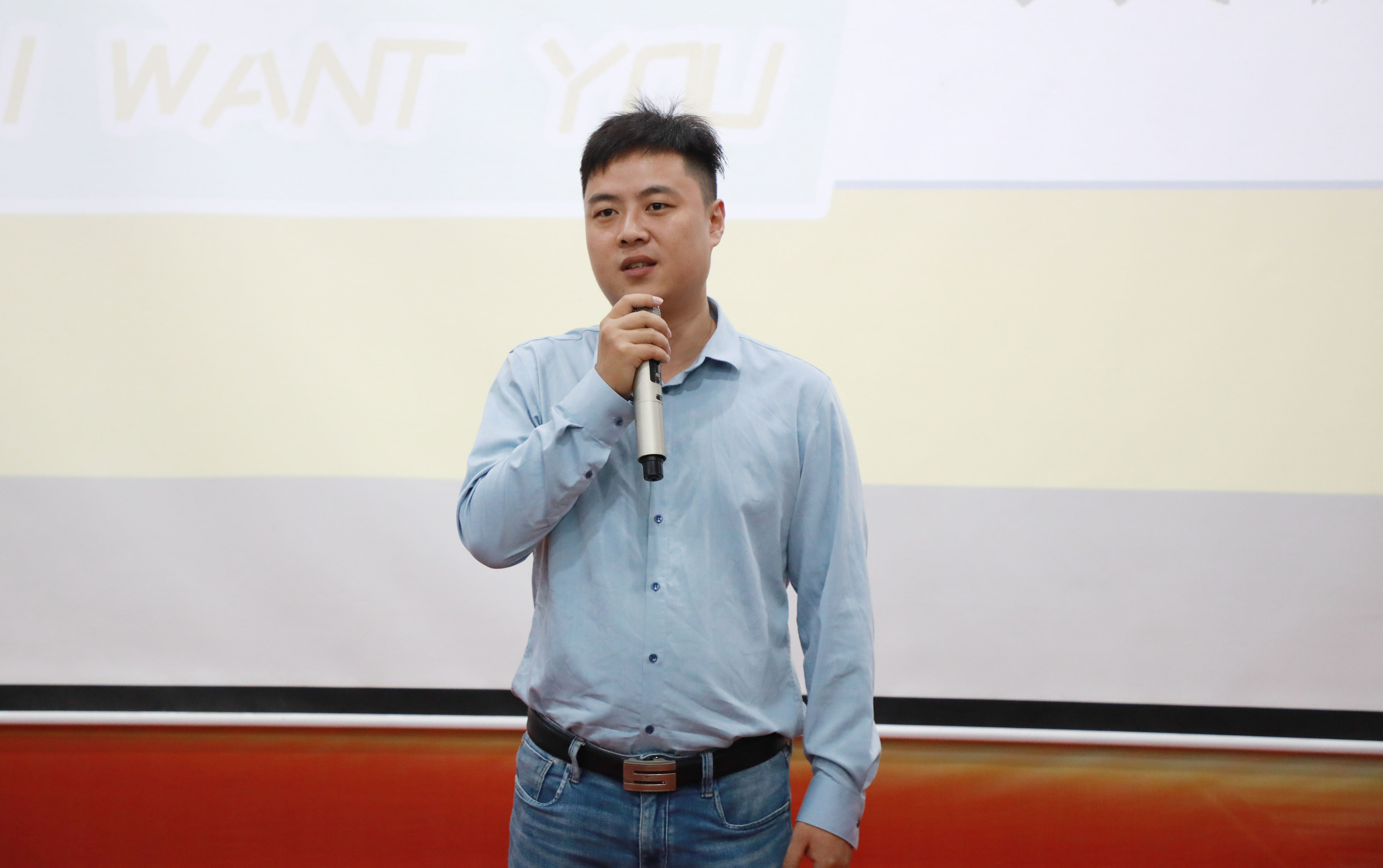 互联网企业专场人才预定会 专业技能人才遭“抢”