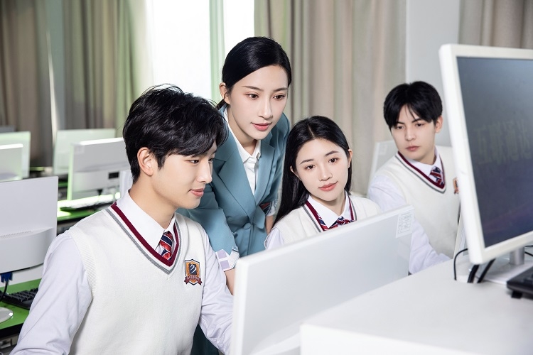 转学学技术，就选陕西新华电脑软件学校