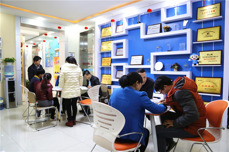 陕西新华电脑软件学校春季报名火热进行中