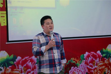 毕业季新华学子市场行情“火爆” 在沪企业纷至沓来