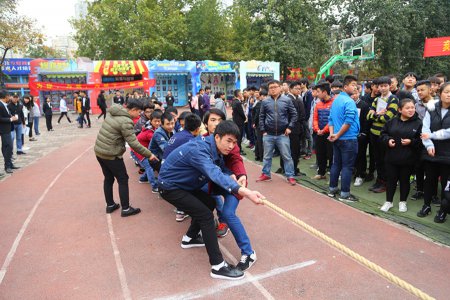 2016教职工与学生拔河比赛