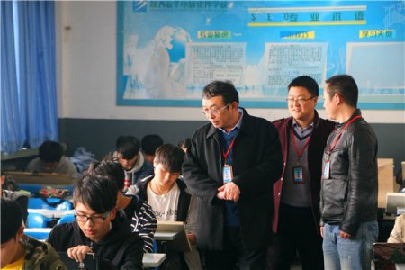 热烈欢迎西安工大洪院长一行莅临我校指导艺考工作