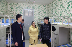 老师无微不至的关怀照亮求学路，妈妈再也不用担心我的生活