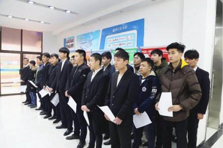 校园模拟面试寄真情，助跑职场快人一步