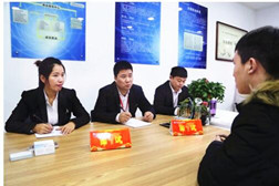 校园模拟面试寄真情，助跑职场快人一步