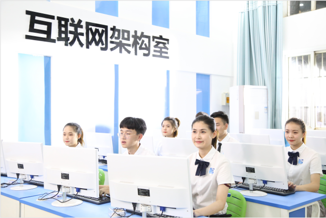 【媒体关注】为什么学互联网新技术,要来新华?