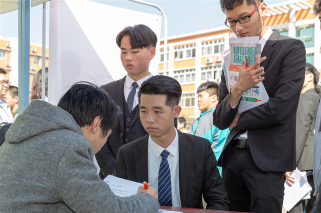 职业教育在关怀中演绎精彩故事