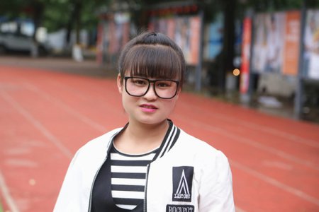   汪丽霞： 从新华的全世界走过--锐意美少女，踏梦而来