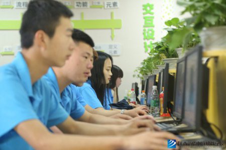 电商和设计人才为何如此抢手？
