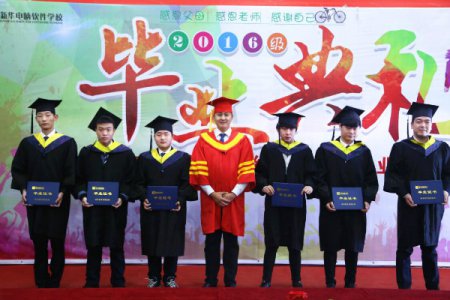 感人的“较后一课”！陕西新华毕业典礼隆重举行