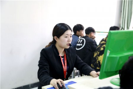学生投稿（致张诗卉老师）：诗成并道春，卉木竞纷华