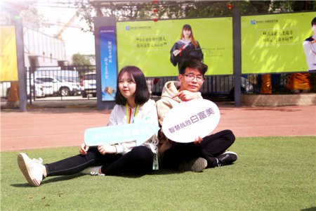 开学季 陕西新华新生学子喜迎开班典礼