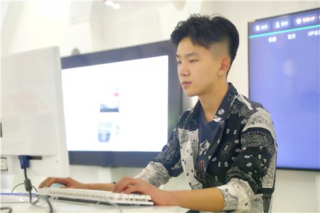 牛书乐:打破传统勇于追梦 我就是电竞少年