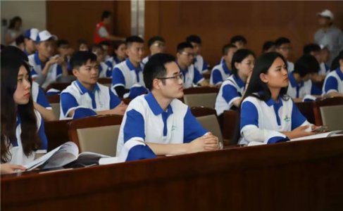 “探秘中国互联网的发源地”——新华科学营探秘中科院
