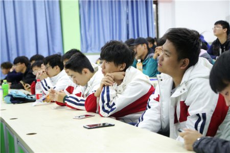 越专业·越出色|LOL“新华杯”电竞大赛火热举办