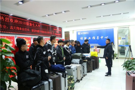 新华双11·人才预定|欢送陕西新华16名电商学子赴上海就业