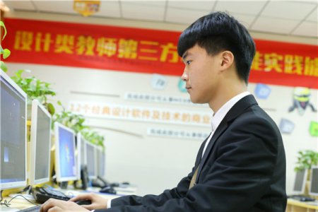 【追梦新华】王杨思琦：2019什么专业较热门？看看他的选择！