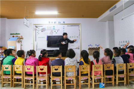 圣诞节科技进校园|陕西新华携手兴庆宫幼儿园 点亮未来科技梦