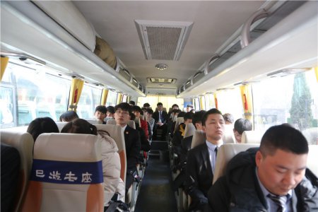 带领学生去职场游学体验，新华就业服务就是这么贴心！