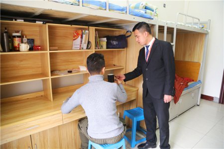 弘扬师德之魂|学生深夜心脏病复发 老师紧急送医助其脱险