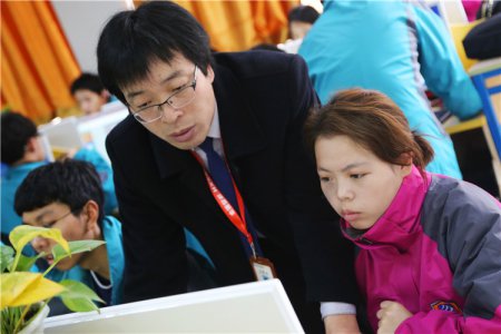 【新生故事】：从甘肃转学来新华  学UI设计