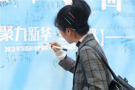 媒体关注：陕西新华校园招聘会场面火爆 学子凭一技之长获青睐