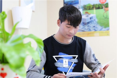 【新生故事】王一帆：工作两年返校学电商，只想飞的更高更远