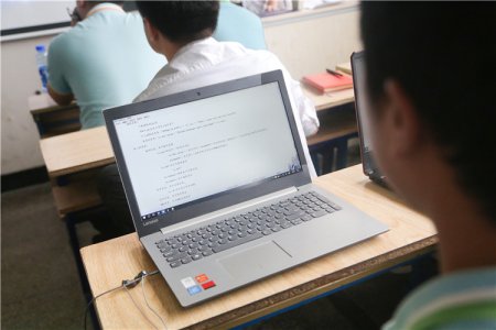 【老师说】优秀学生卢杰 用作品见证成长