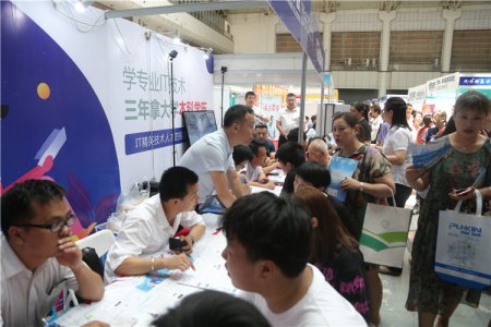 中考出成绩|陕西省中招咨询会 陕西新华一枝独秀