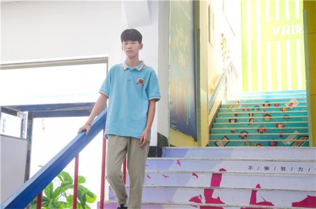 【新生故事】博士后叔叔推荐来新华  学热门专业好就业