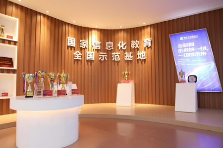 媒体关注:新华电脑学校教学模式怎么样，难学吗？