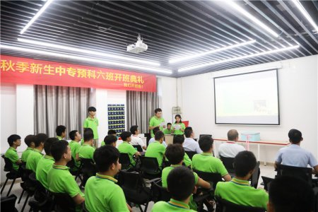 陕西新华·阿里云人才培养基地2019级新生开班典礼举行