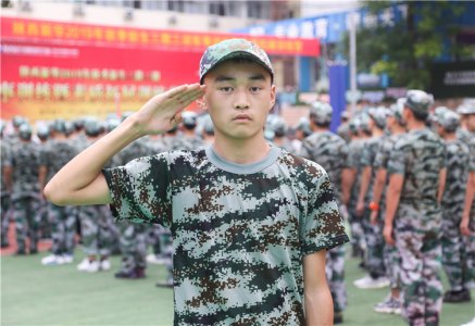 【新生故事】从职校转学新华 追梦少年开启竞技人生