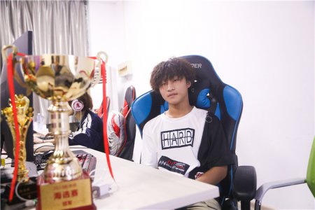 【新生故事】电竞少年从山西运城来到陕西新华开启逐梦之旅