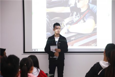 企业大咖进校园|香港时闰国际贸易集团领导来新华分享了什么？