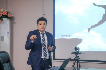 职业与梦想|企业大咖与杰出校友进校园，抢先预定人才