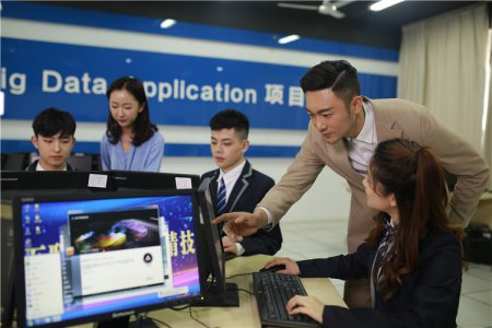 新华云课堂在线人数破50000人!