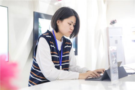 女生学什么好？学UI设计 描绘不一样的青春