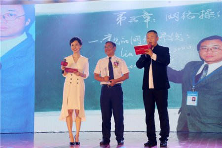 媒体关注：新华电脑学校老师 ▎致知力行20载，继往开来勇前行！