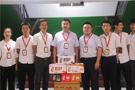 2020级新生慰问--欢迎同学们相聚在新华